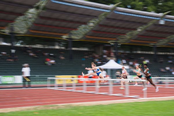 Nele Fasold (LG Weserbergland) ueber 100m Huerden am 03.07.2022 waehrend den NLV+BLV Leichtathletik-Landesmeisterschaften im Jahnstadion in Goettingen (Tag 1)